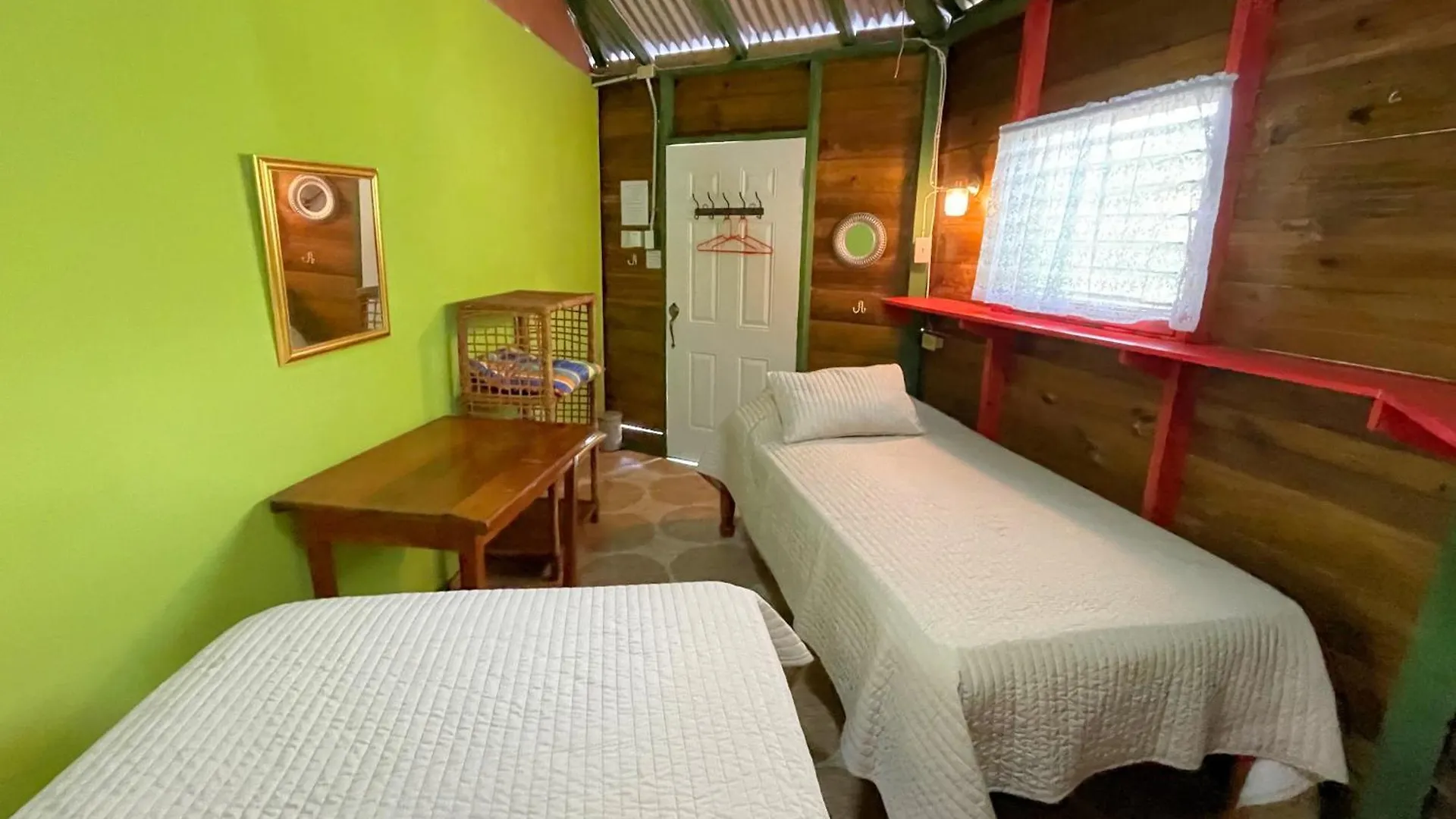 Judy House 2 - Lewis Backpacker Hostel Little Bay