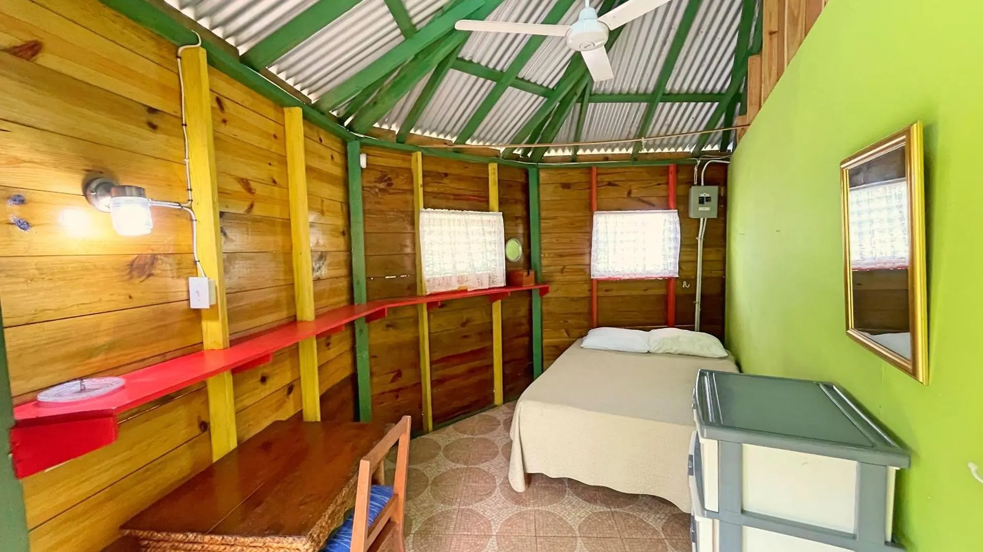 Judy House 2 - Lewis Backpacker Hostel Little Bay